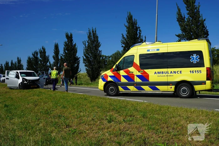Drie voertuigen betrokken bij frontale aanrijding