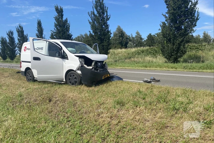 Drie voertuigen betrokken bij frontale aanrijding
