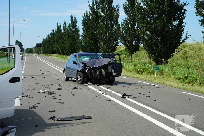 Drie voertuigen betrokken bij frontale aanrijding