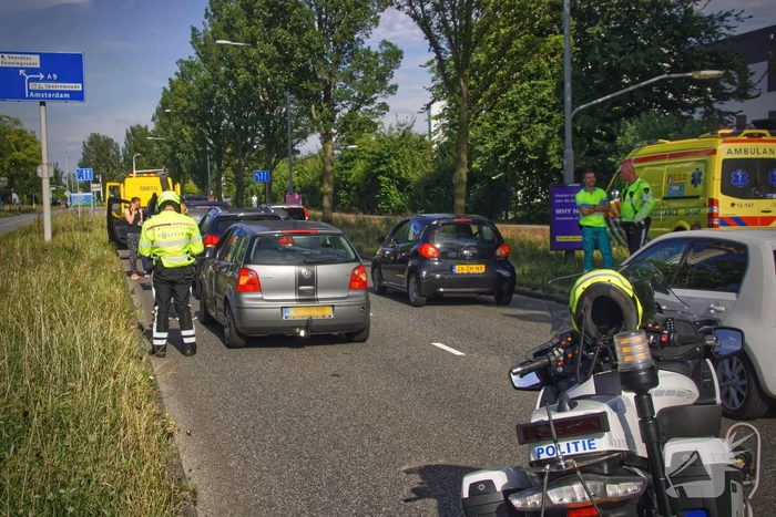 Vier voertuigen betrokken bij kop-staartbotsing