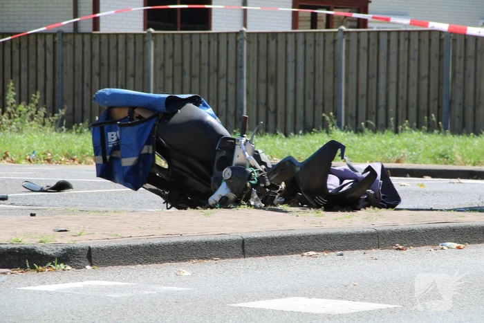 Overstekende brommerrijder botst met stadsbus