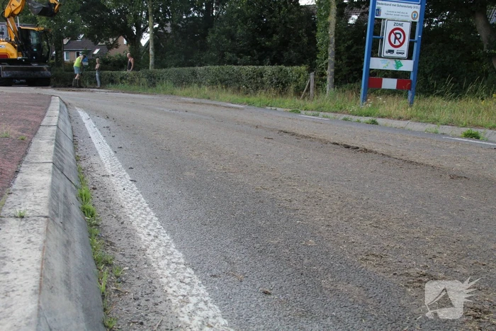 Vrachtwagen verliest lading met stront
