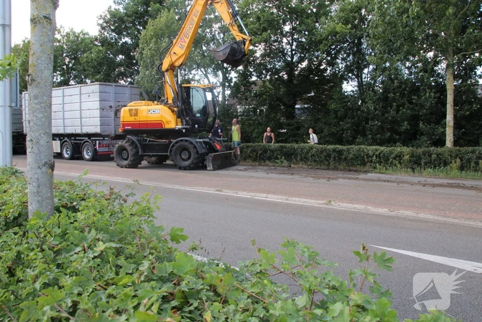 Vrachtwagen verliest lading met stront