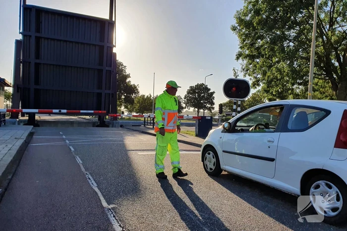 Urenlange hinder door defecte Arkersluisbrug