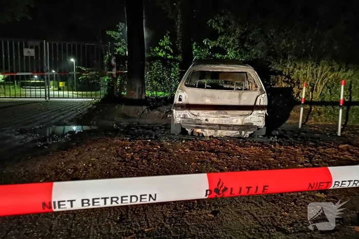 Gestolen auto volledig uitgebrand