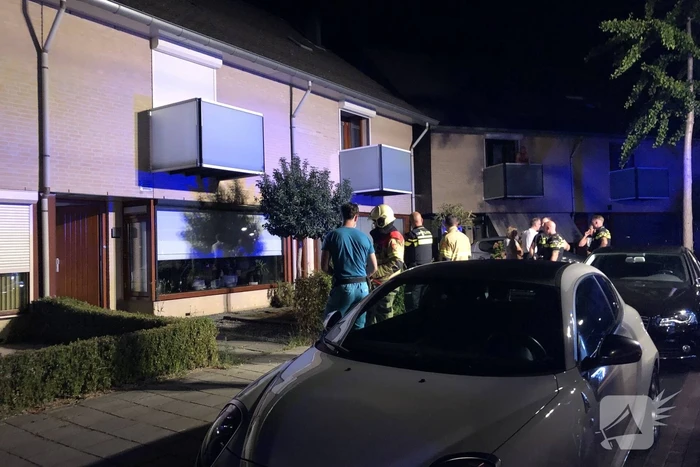 Politie en brandweer halen bewoners uit woning door co-melder