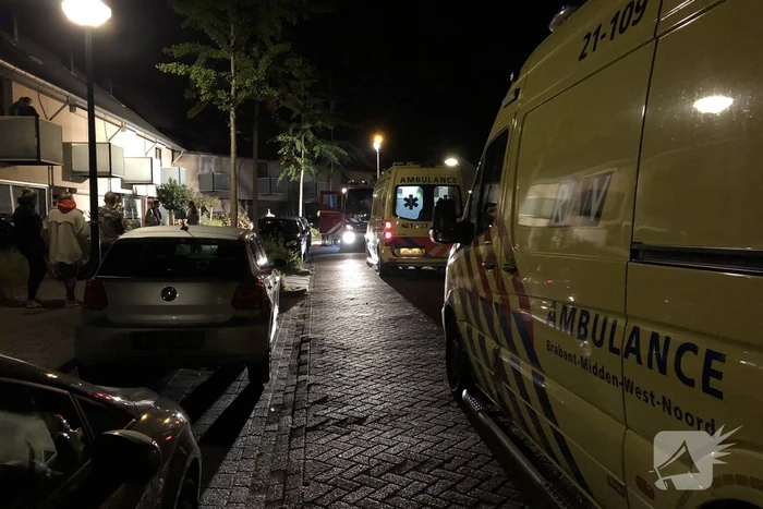 Politie en brandweer halen bewoners uit woning door co-melder