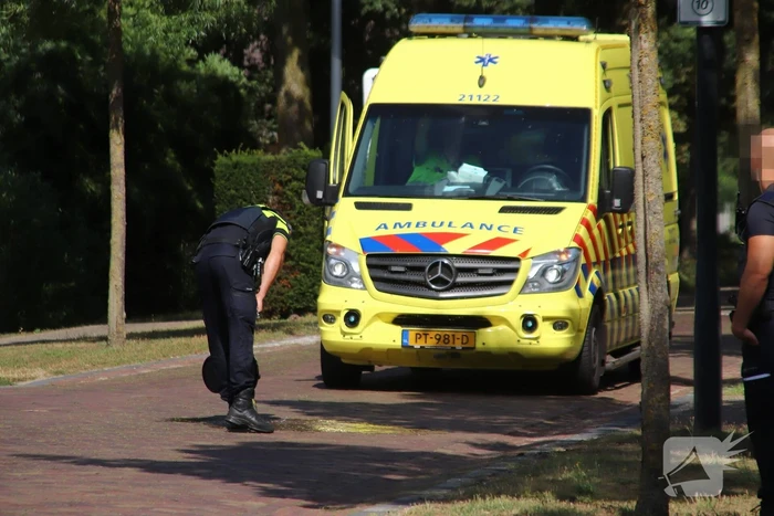 Fietser gewond naar ziekenhuis vervoerd na ongeval