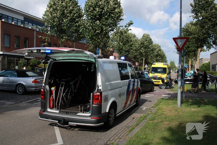 Bestuurster van scootmobiel gewond na aanrijding met auto