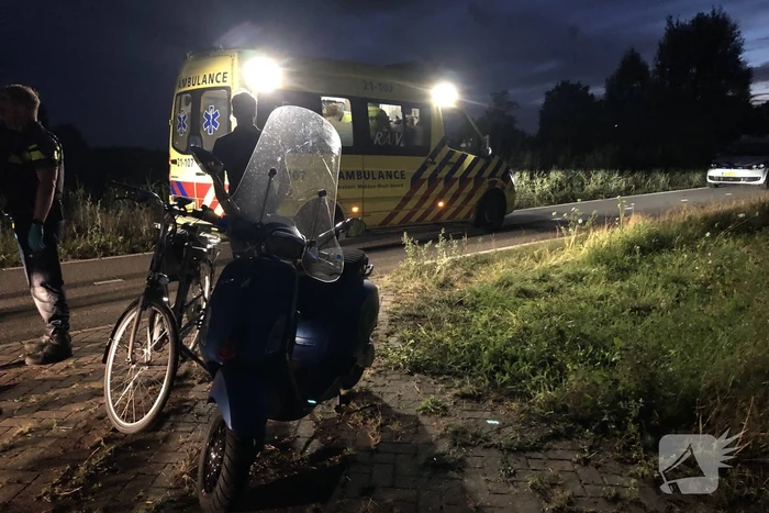 Man valt met brommer en raakt gewond