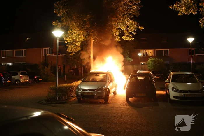 Auto verwoest door brand