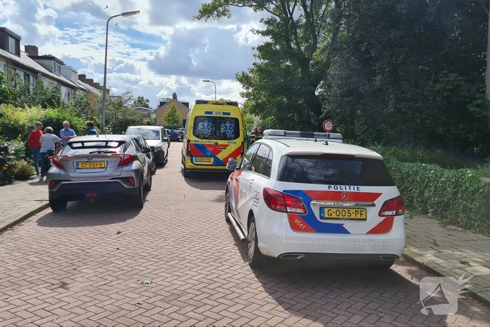 Overstekend kind geschept door auto