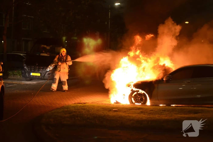 Auto gaat in vlammen op