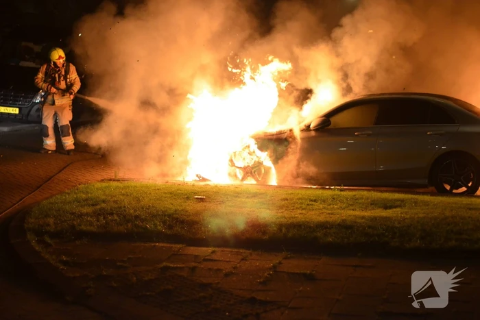Auto gaat in vlammen op