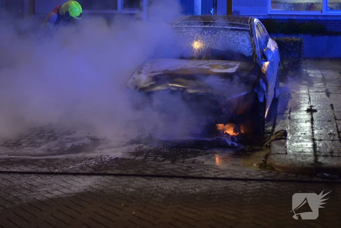 Auto gaat in vlammen op