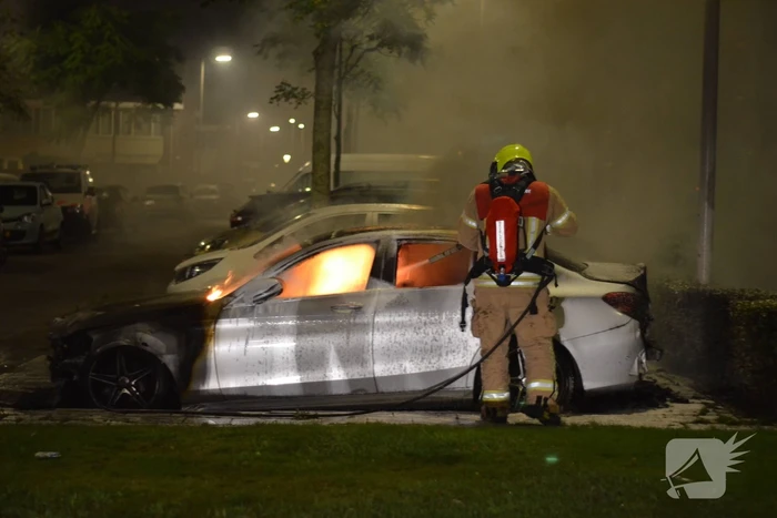 Auto gaat in vlammen op