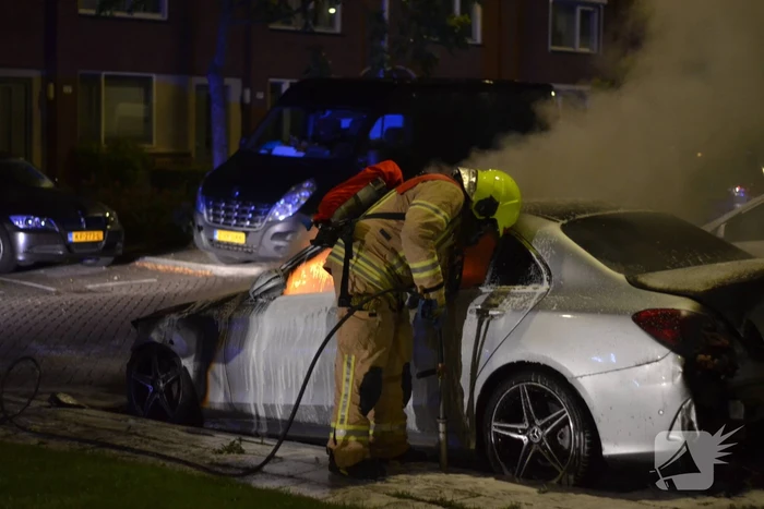 Auto gaat in vlammen op