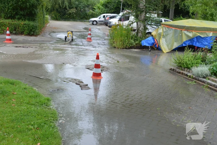 Straten onder water na gesprongen waterleiding