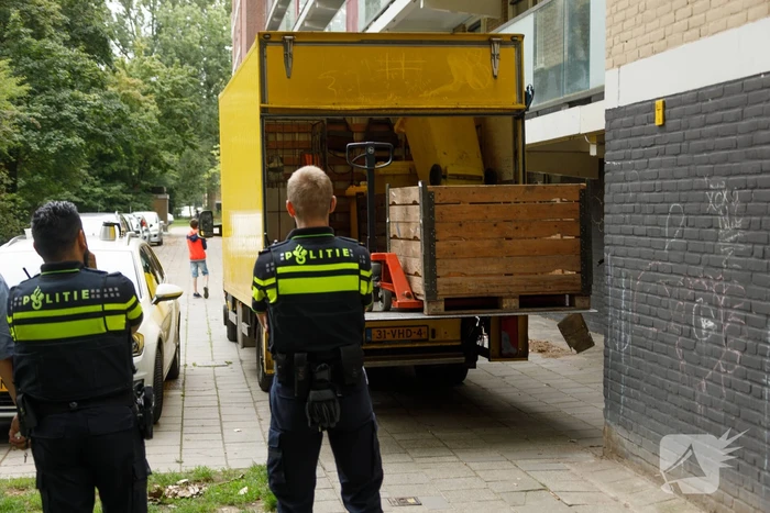 Hennepkwekerij aangetroffen in flatwoning