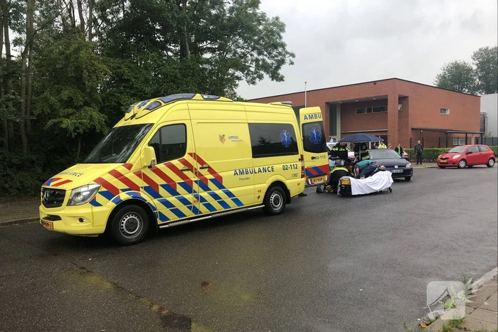 Brandweer assisteert bij ongeval voor kazerne