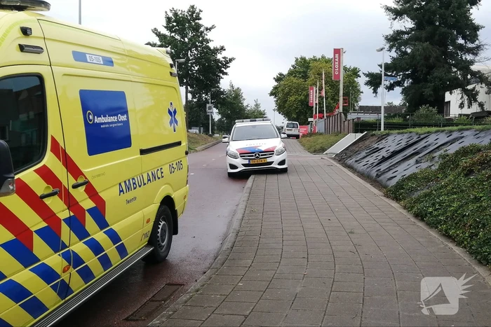Scooterrijder en fietser botsen op fietspad