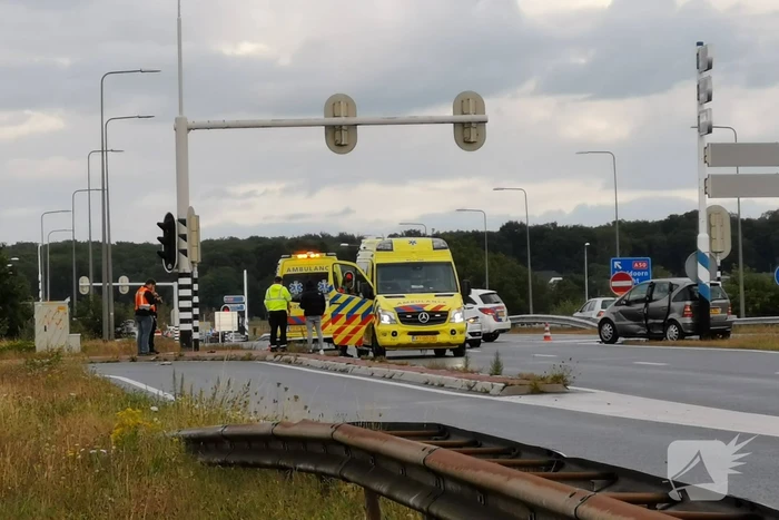 Zwaargewonde bij botsing op kruising