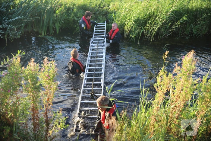 Zoekactie naar boeven in maisveld en water