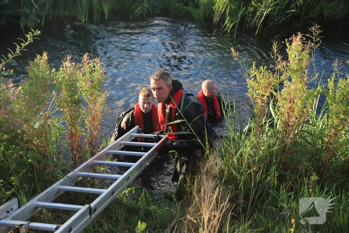 Zoekactie naar boeven in maisveld en water