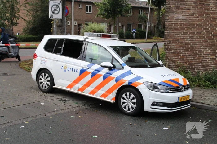 Man met verward gedrag gooit stenen vanaf dak naar agenten