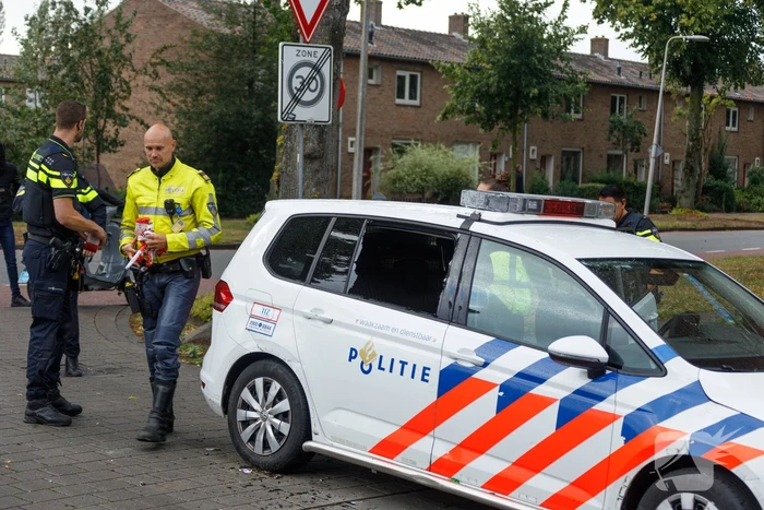 Man met verward gedrag gooit stenen vanaf dak naar agenten