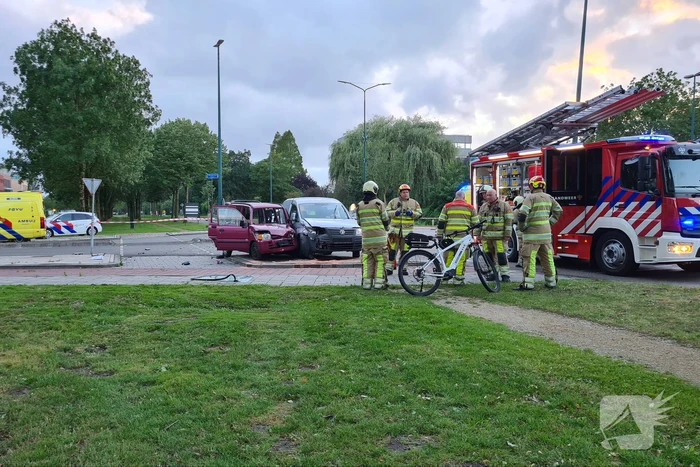 Twee zwaargewonden bij ernstig verkeersongeval
