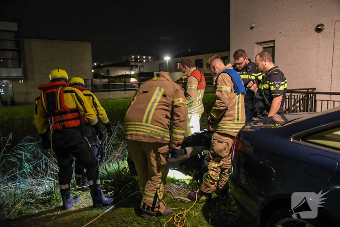 Gedumpte scooter in sloot aangetroffen