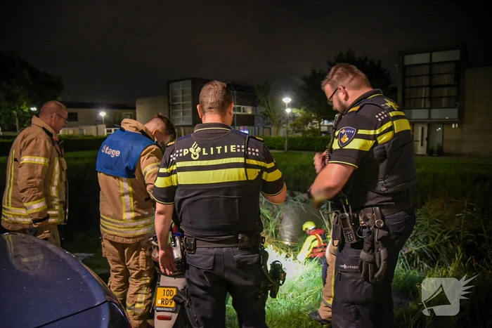 Gedumpte scooter in sloot aangetroffen
