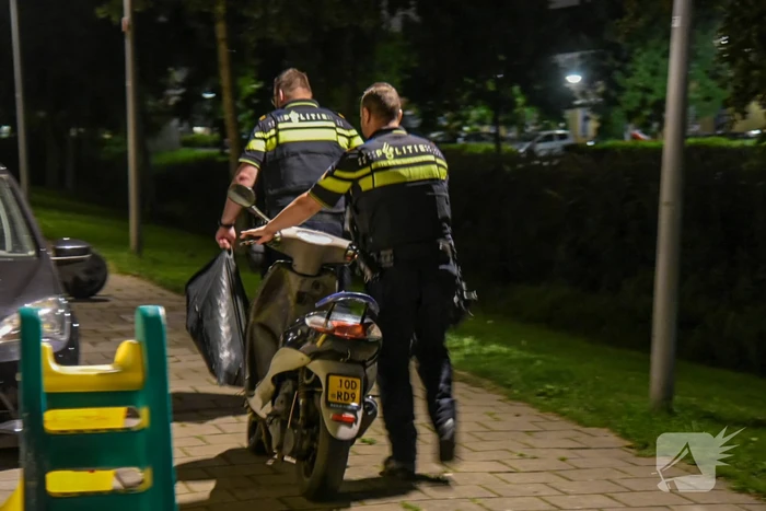 Gedumpte scooter in sloot aangetroffen