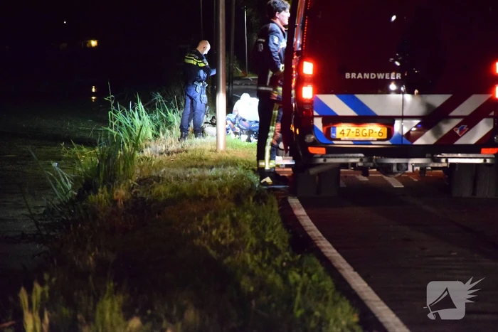 Fietser belandt in het water en raakt zwaargewond
