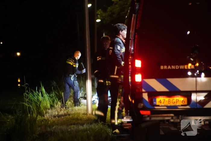 Fietser belandt in het water en raakt zwaargewond