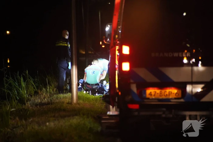 Fietser belandt in het water en raakt zwaargewond