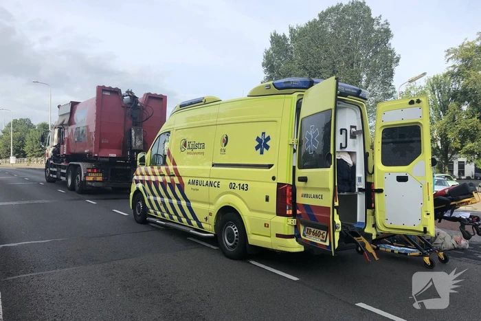 Fietser gewond bij aanrijding met vrachtwagen