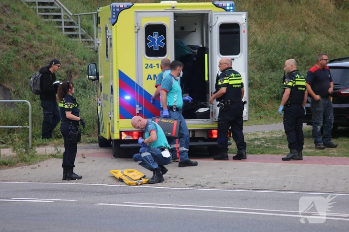 Motrijder raakt van de weg en belandt op fietspad