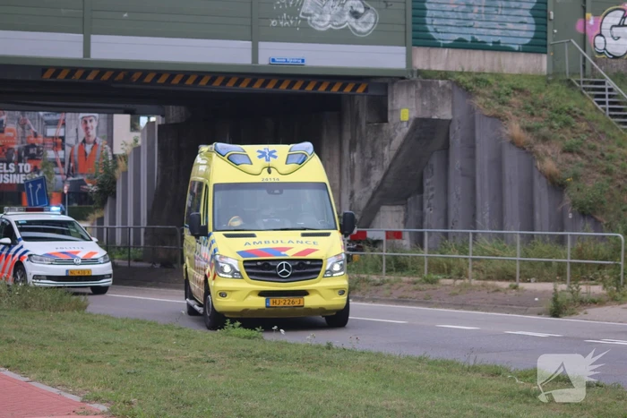 Motrijder raakt van de weg en belandt op fietspad