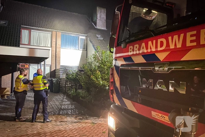 Woning vol rook, bewoners vluchten huis uit