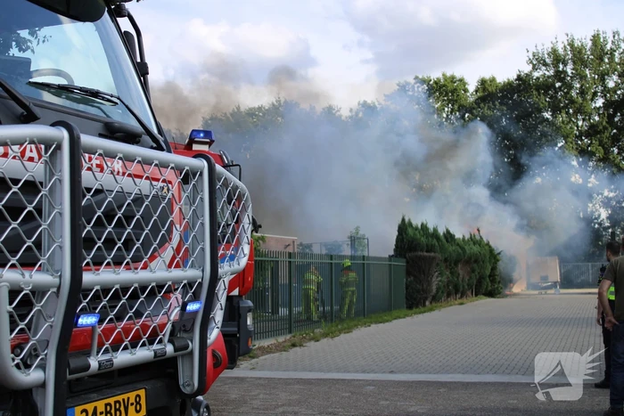 Vrachtwagen volledig verwoest door brand