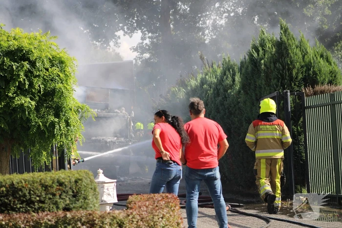 Vrachtwagen volledig verwoest door brand