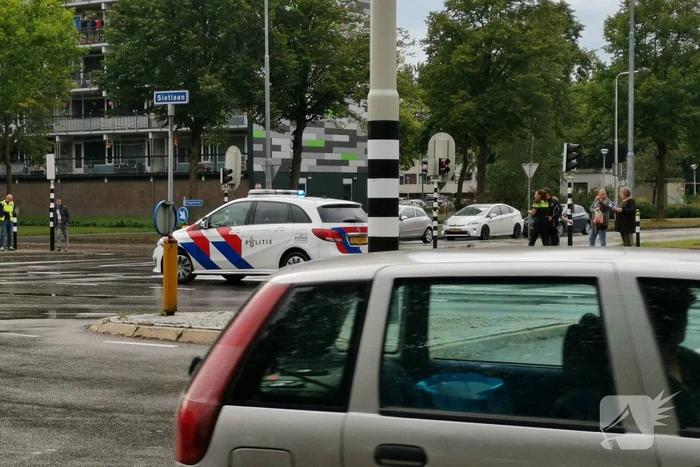 Bezorger aangereden door bestelbus