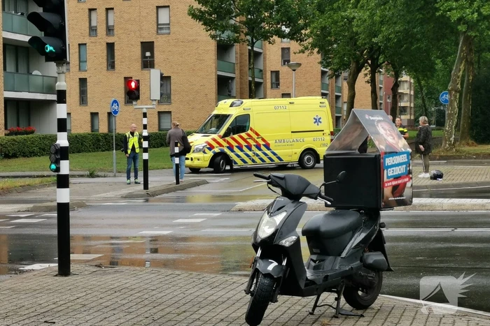 Bezorger aangereden door bestelbus