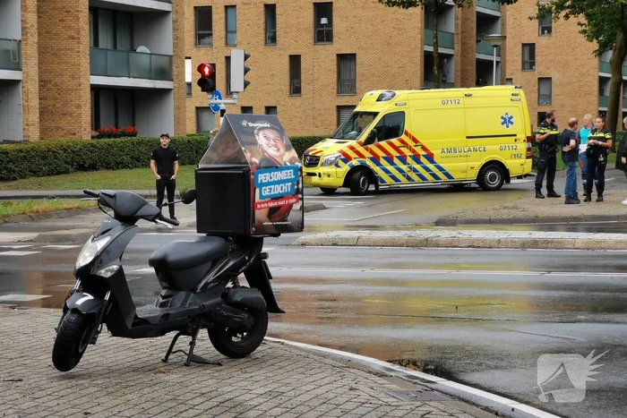 Bezorger aangereden door bestelbus