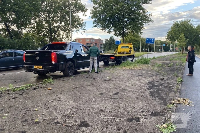 Chevrolet pickup komt vast te zitten in blubber