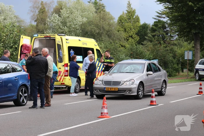 Jongeman geschept door auto