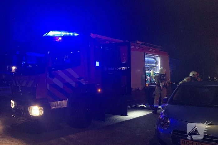 Felle autobrand onder carport