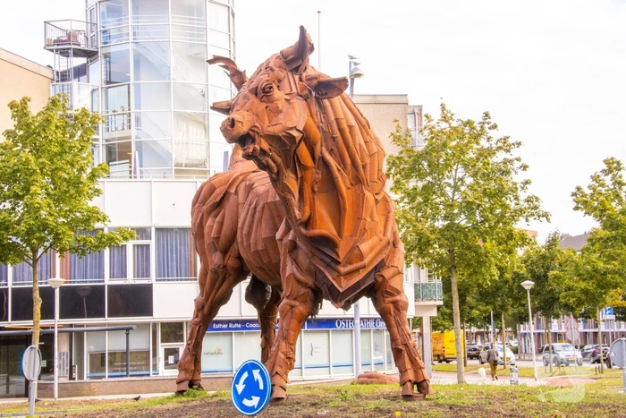 Mondkapje van De Stier afgetrokken